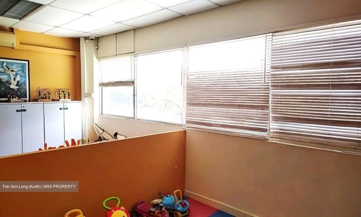 Ang Mo Kio West Area Office (D20), Retail #560755111